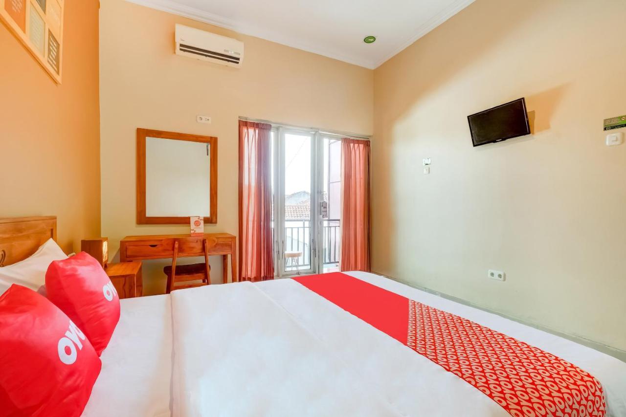 OYO 3496 Griya Gayatri Syariah Otel Melati Dış mekan fotoğraf