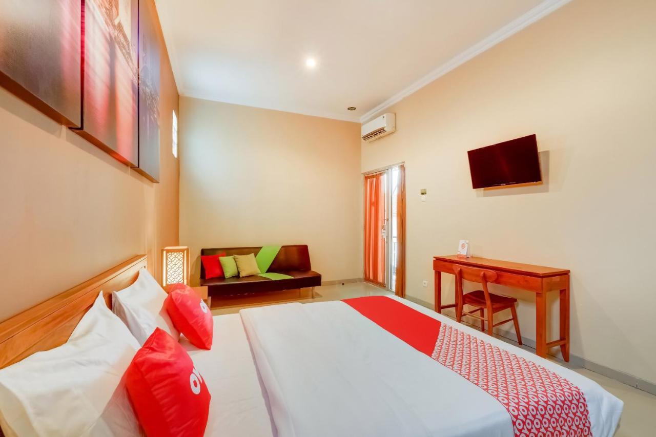 OYO 3496 Griya Gayatri Syariah Otel Melati Dış mekan fotoğraf